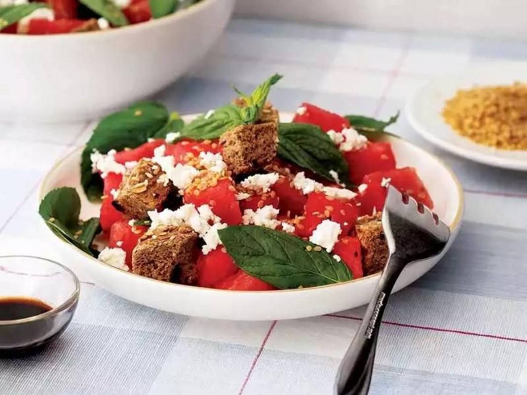 Yaz ayında tüketilecek en lezzetli salatalar! Hepsi kesenize uygun 11